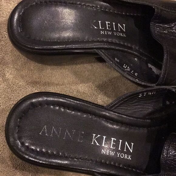 Anne Klein’s Black Leather Slip On Sandals - Picture 3 of 5